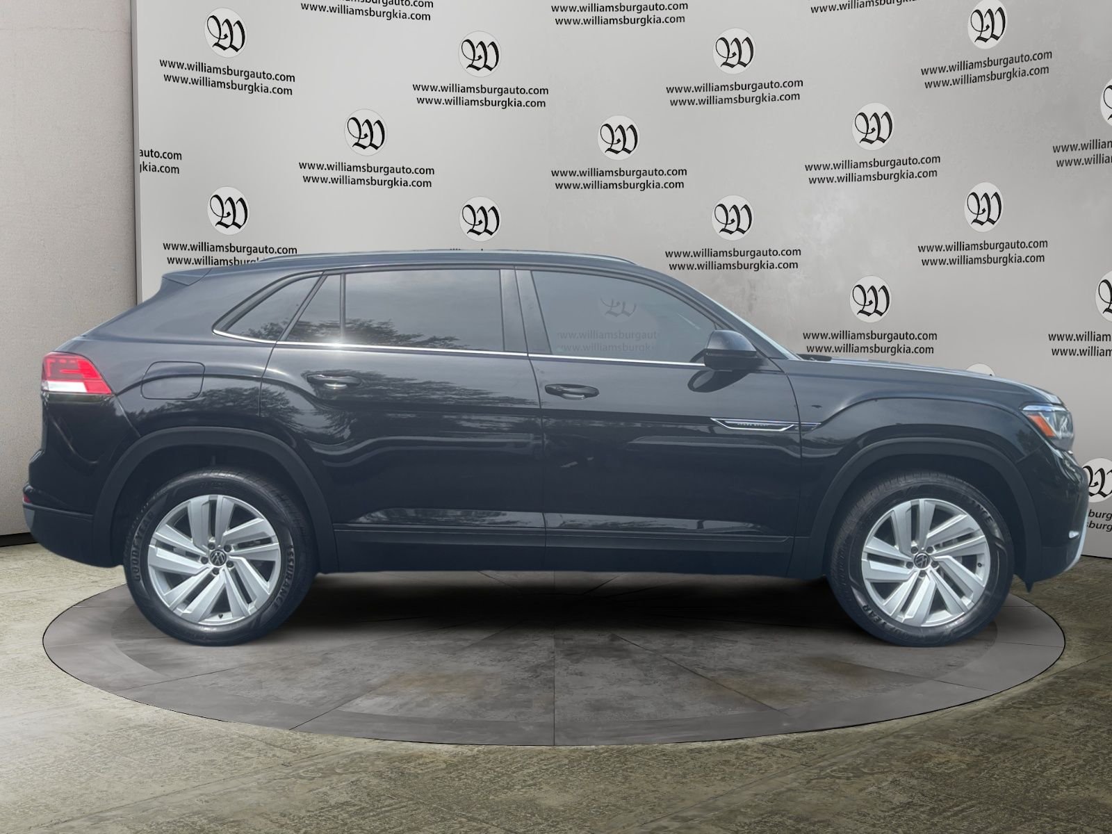 Used 2022 Black Volkswagen 2.0T SE w/Technology image 6
