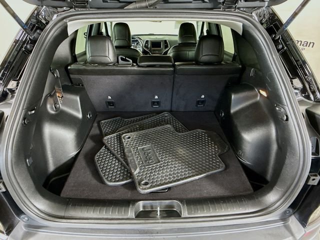 Used 2019 Black Jeep Latitude Plus image 23