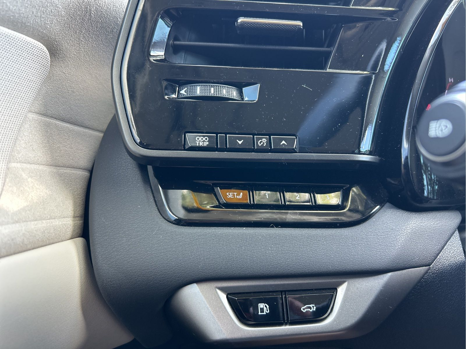 Used 2023  Lexus 350h Luxury image 25