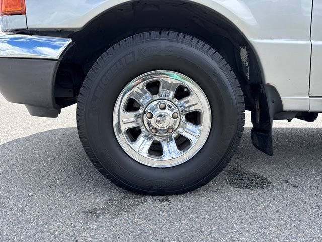 Used 2002 Silver Frost Clearcoat Metallic Ford XLT image 24