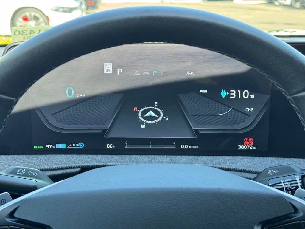 Used 2023 Steel Gray Kia Wind image 13