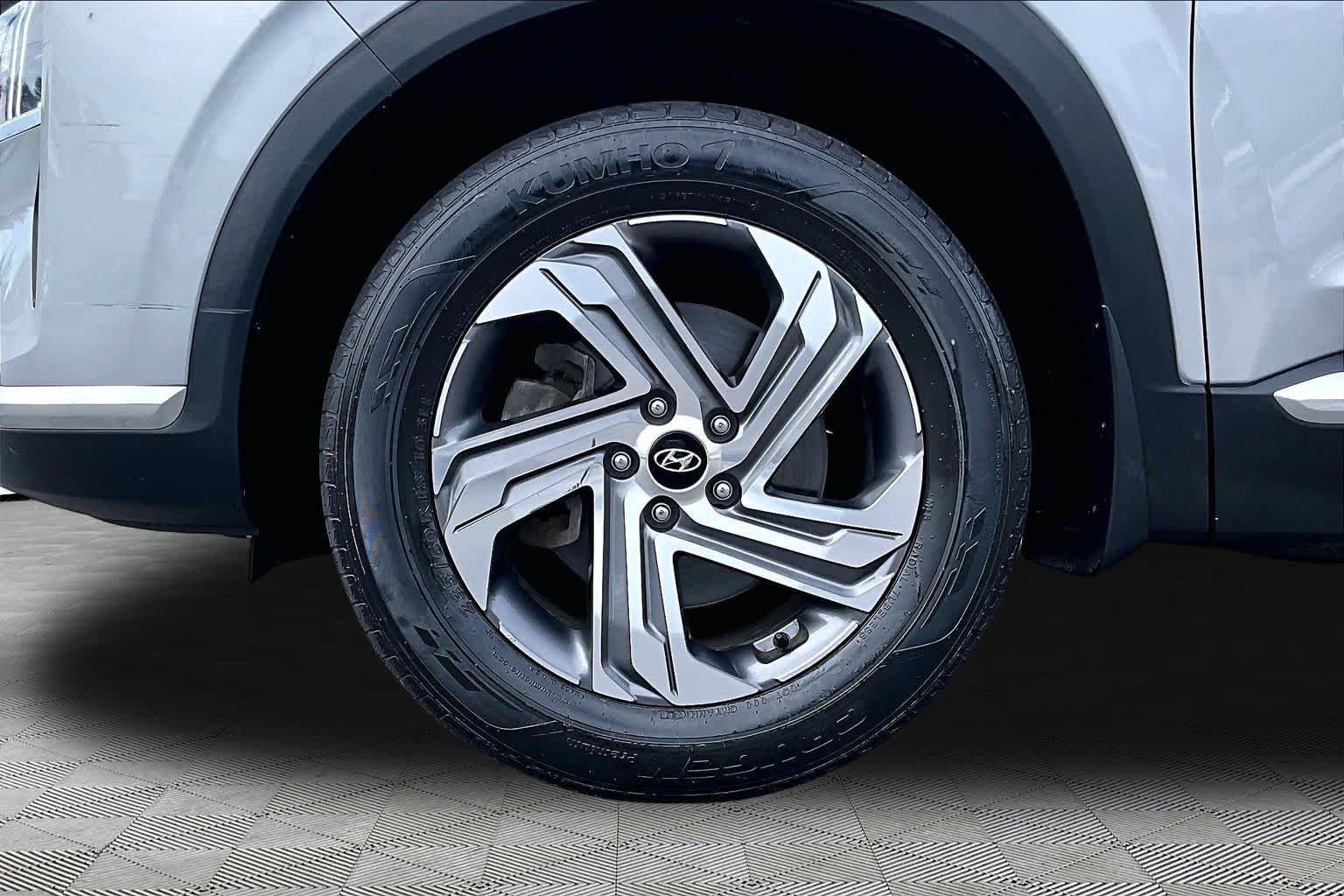 Used 2023 Shimmering Silver Hyundai SEL image 11
