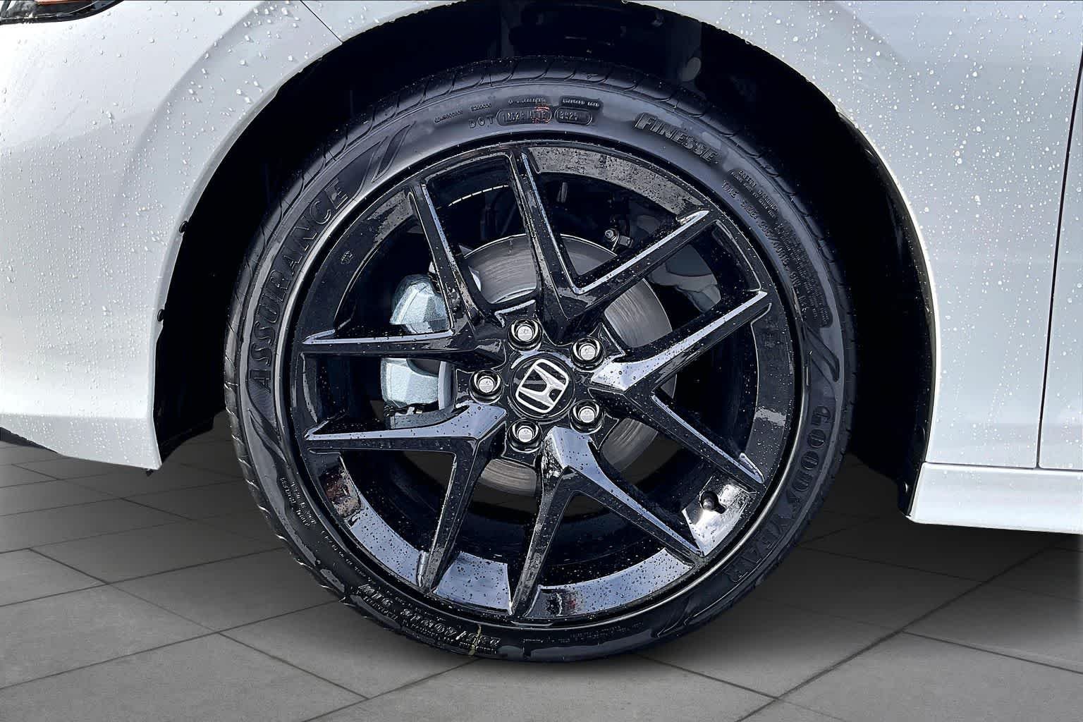 New 2026 Platinum White Pearl Honda 2WD Sport Hybrid image 9