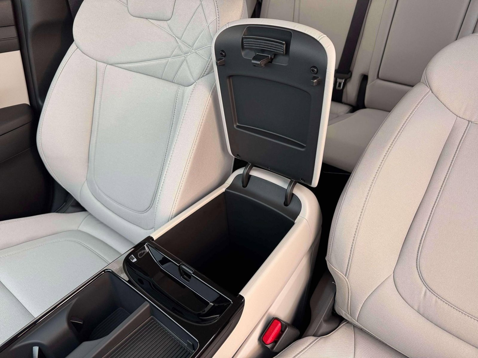 New 2026 Cashmere Bronze Hyundai Blue SE image 18