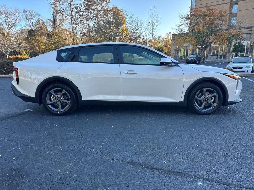 New 2025 White Kia LXS image 2