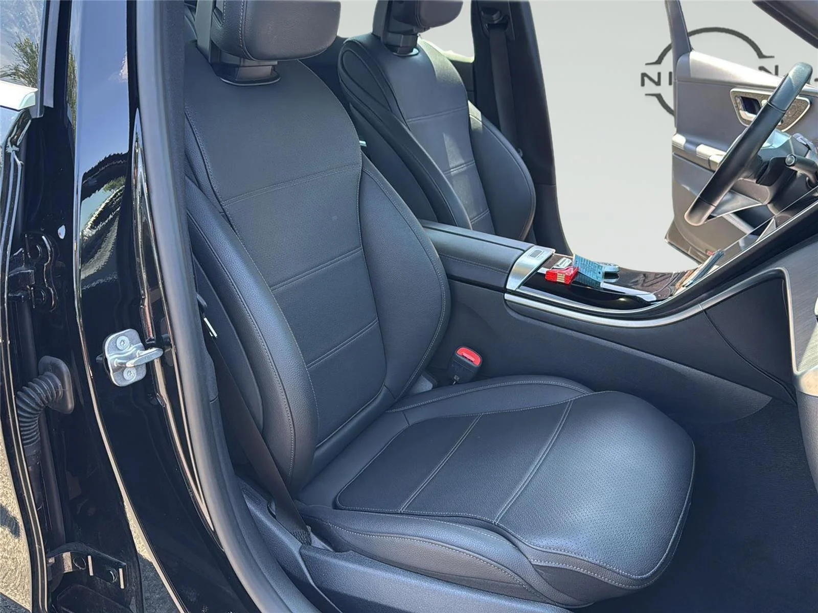 2025 Mercedes-Benz C-Class Sedan C 300 - Photo 33