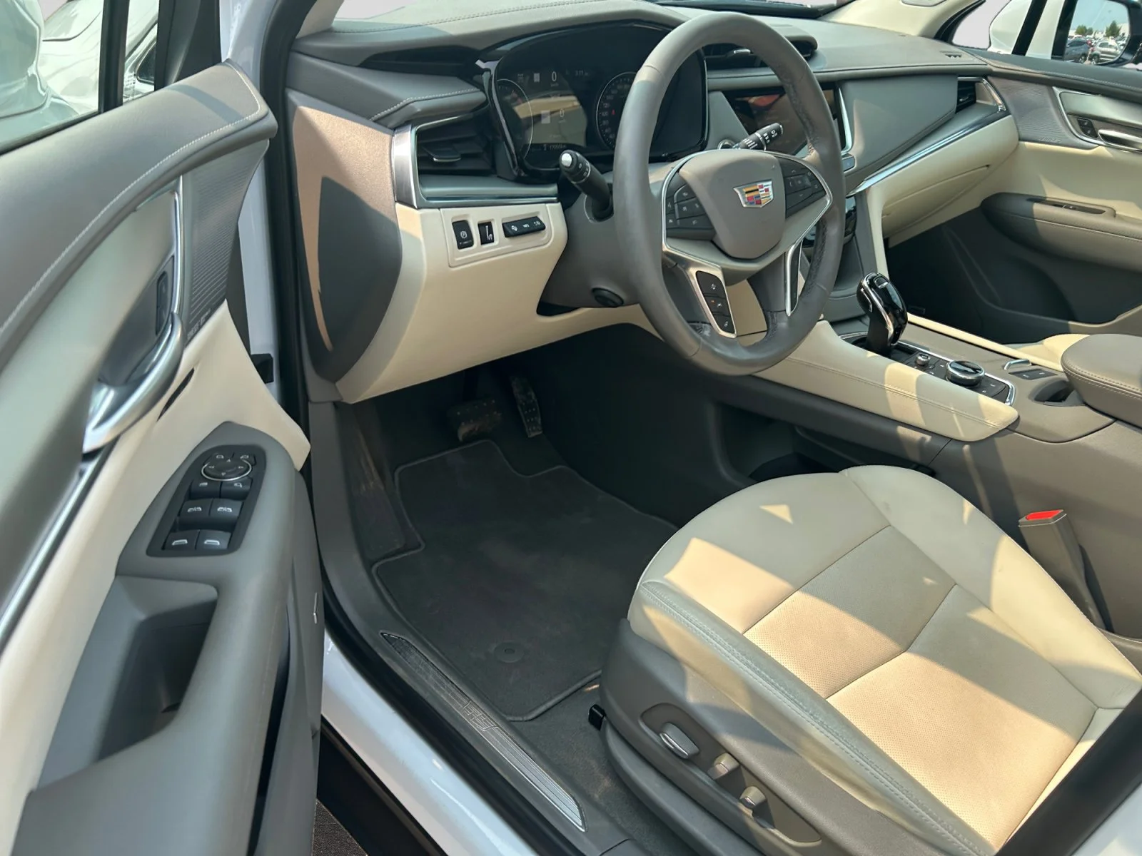 Certified Used 2025 White Cadillac AWD Premium Luxury Leather Sunroof Navigation V6 image 13