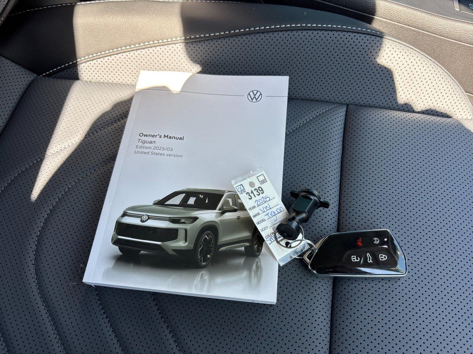 2025 Volkswagen Tiguan SE - Photo 41