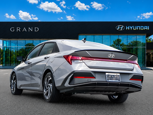 Certified Used 2025 Silver Hyundai SEL Sport image 4