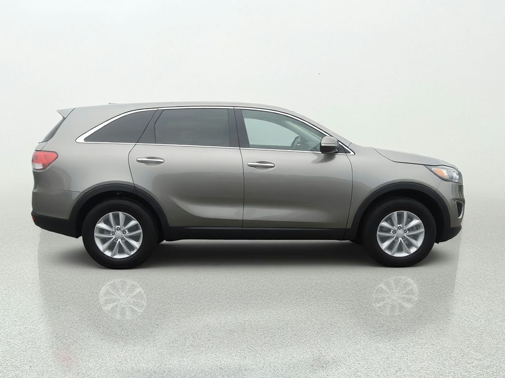 Used 2018 Silver Kia L image 8