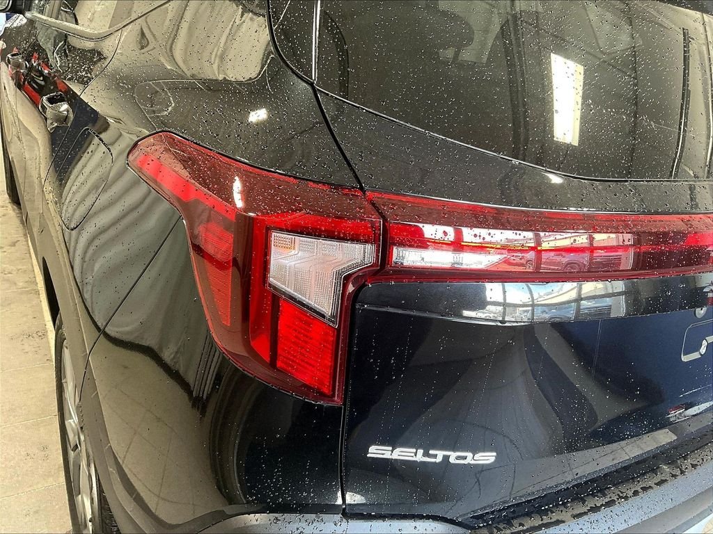 Used 2024 Black Kia LX image 33