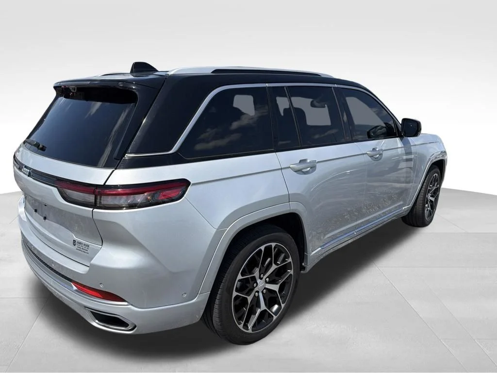 Used 2022 Silver Jeep Summit Reserve 4xe image 24