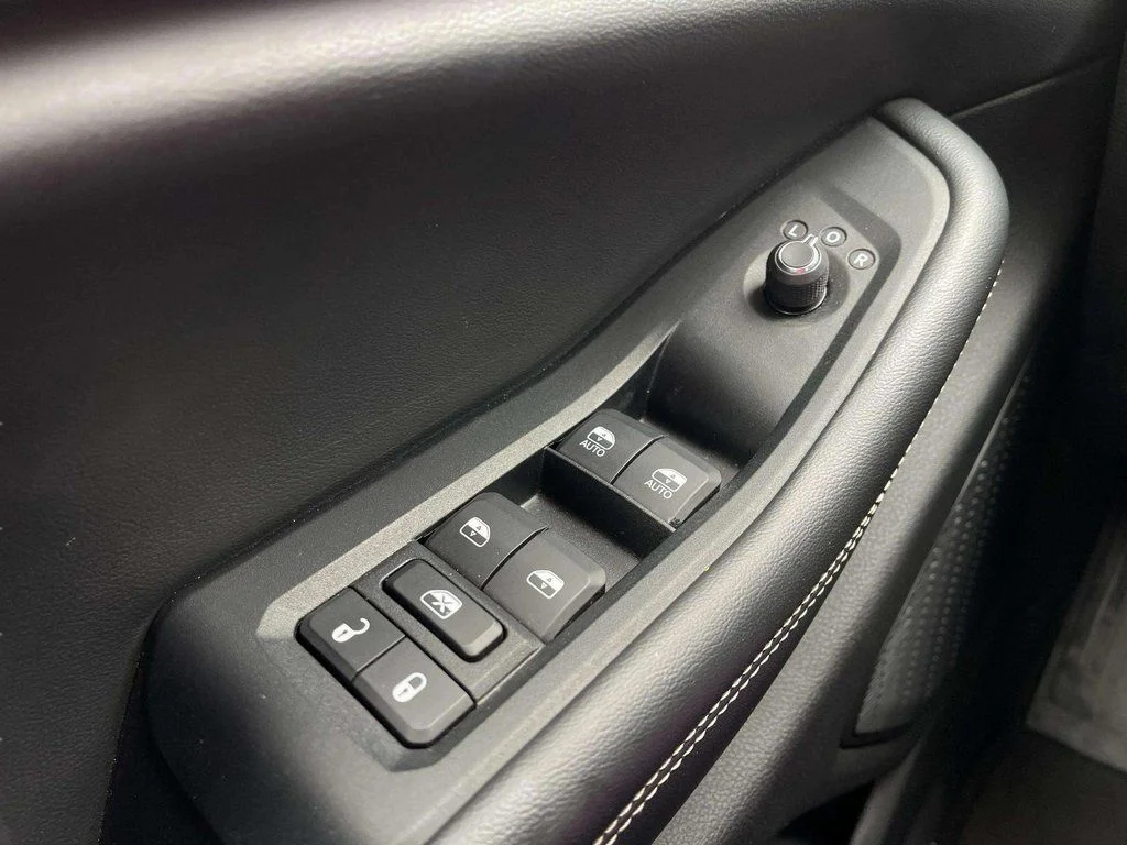 Used 2023 Silver Zynith Jeep Limited image 26