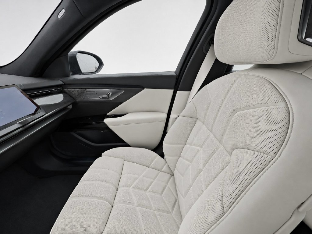 New 2027 Dravit Grey Metallic BMW  image 31