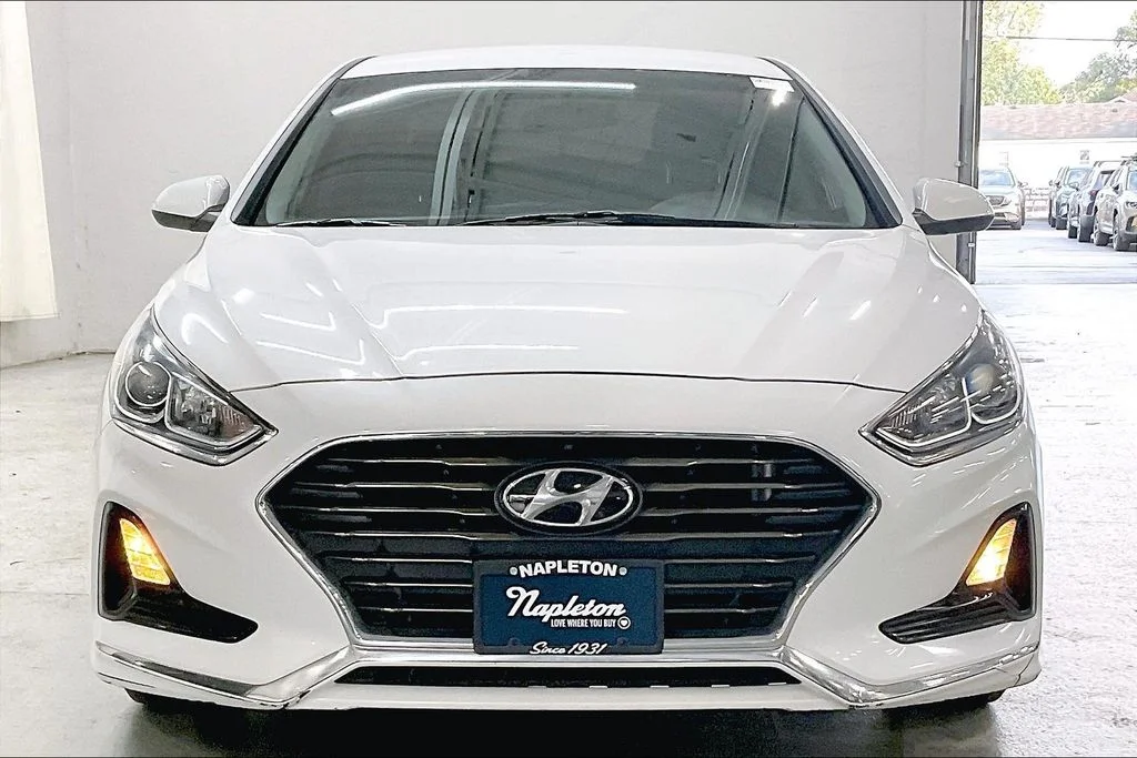Used 2019 White Hyundai SE image 2