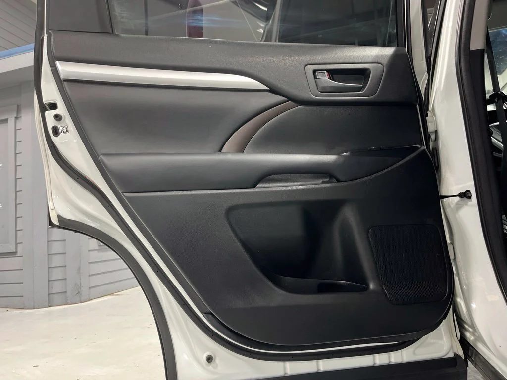 Used 2018 Blizzard Pearl Toyota LE Plus image 28