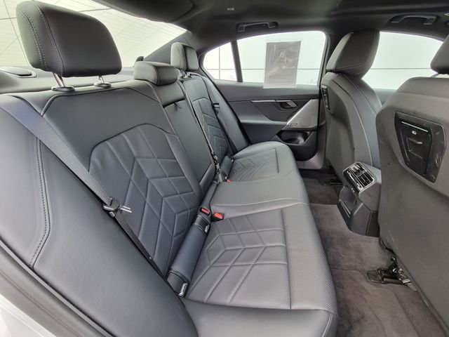 Used 2025 White Metallic BMW 530i image 21
