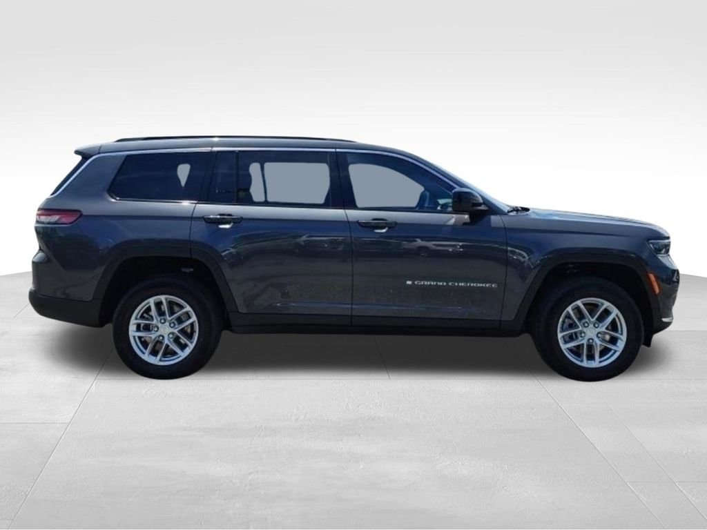 New 2026 Baltic Gray Metallic Clear-Coat Exterior Paint Jeep Laredo image 6