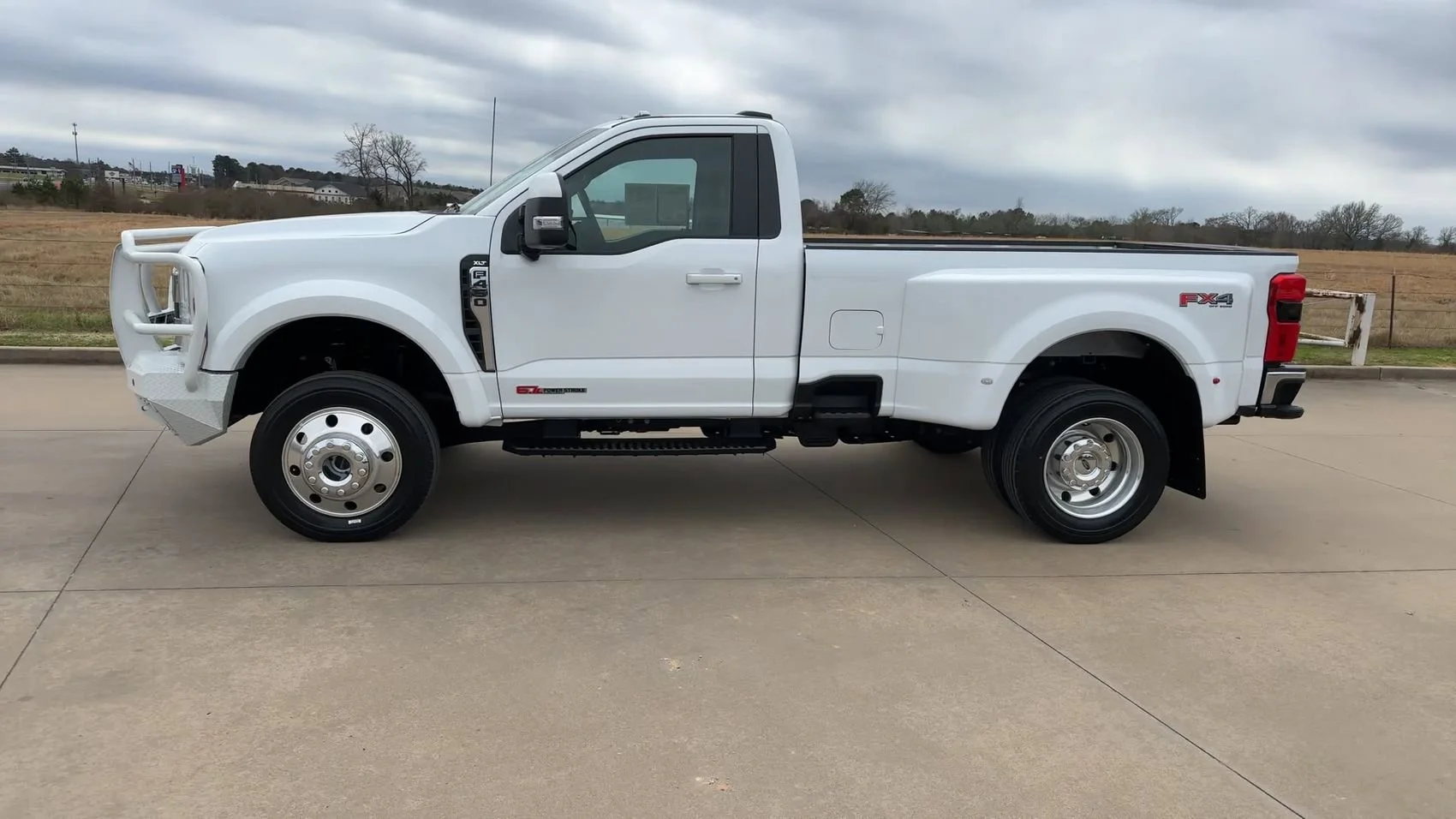 Used 2025 Oxford White Ford XLT image 5
