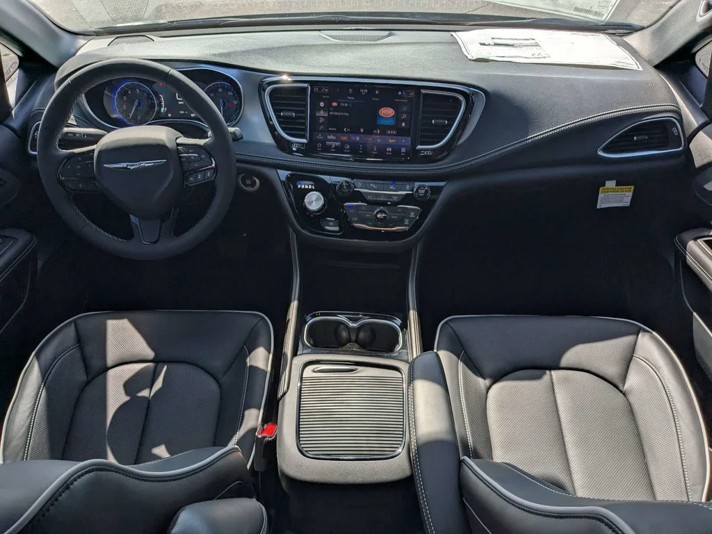 2026 Chrysler Pacifica Limited - Photo 16