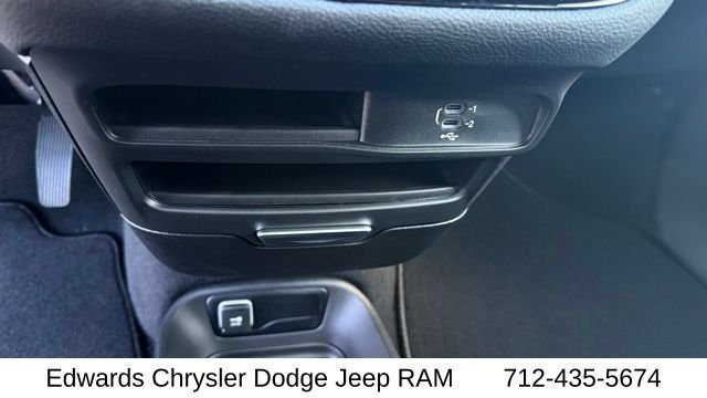 2026 Chrysler Pacifica Select - Photo 28