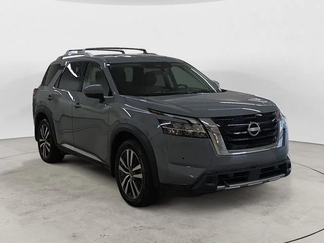 Used 2024 Gray Nissan Platinum image 7