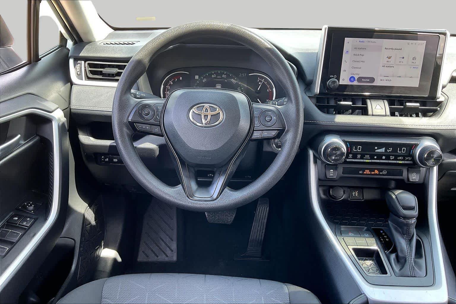 Used 2025 Ice Cap Toyota XLE image 6