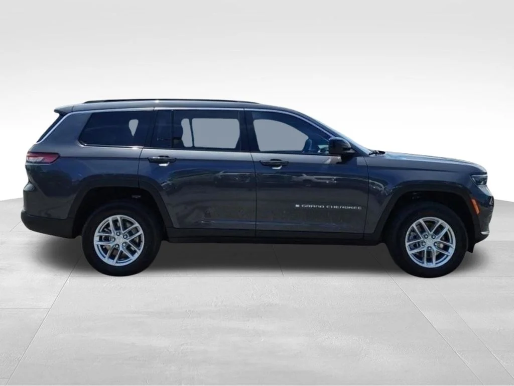 New 2026 Baltic Gray Metallic Clearcoat Jeep Laredo image 6