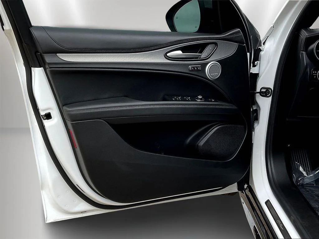 Used 2024 White Alfa Romeo Veloce image 20
