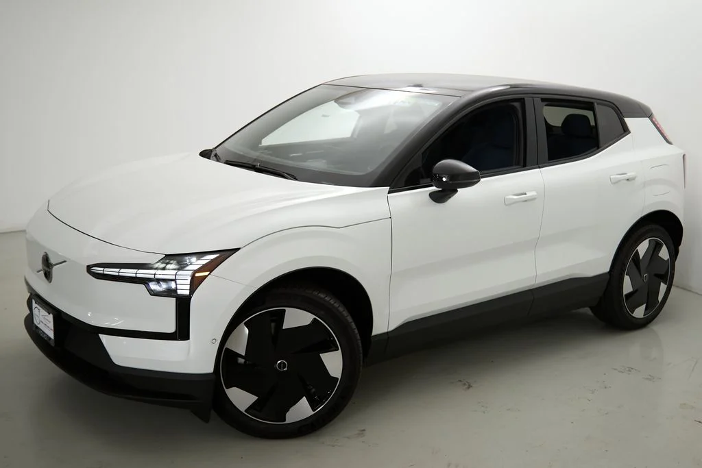 New 2026 Crystal White Volvo Ultra image 3