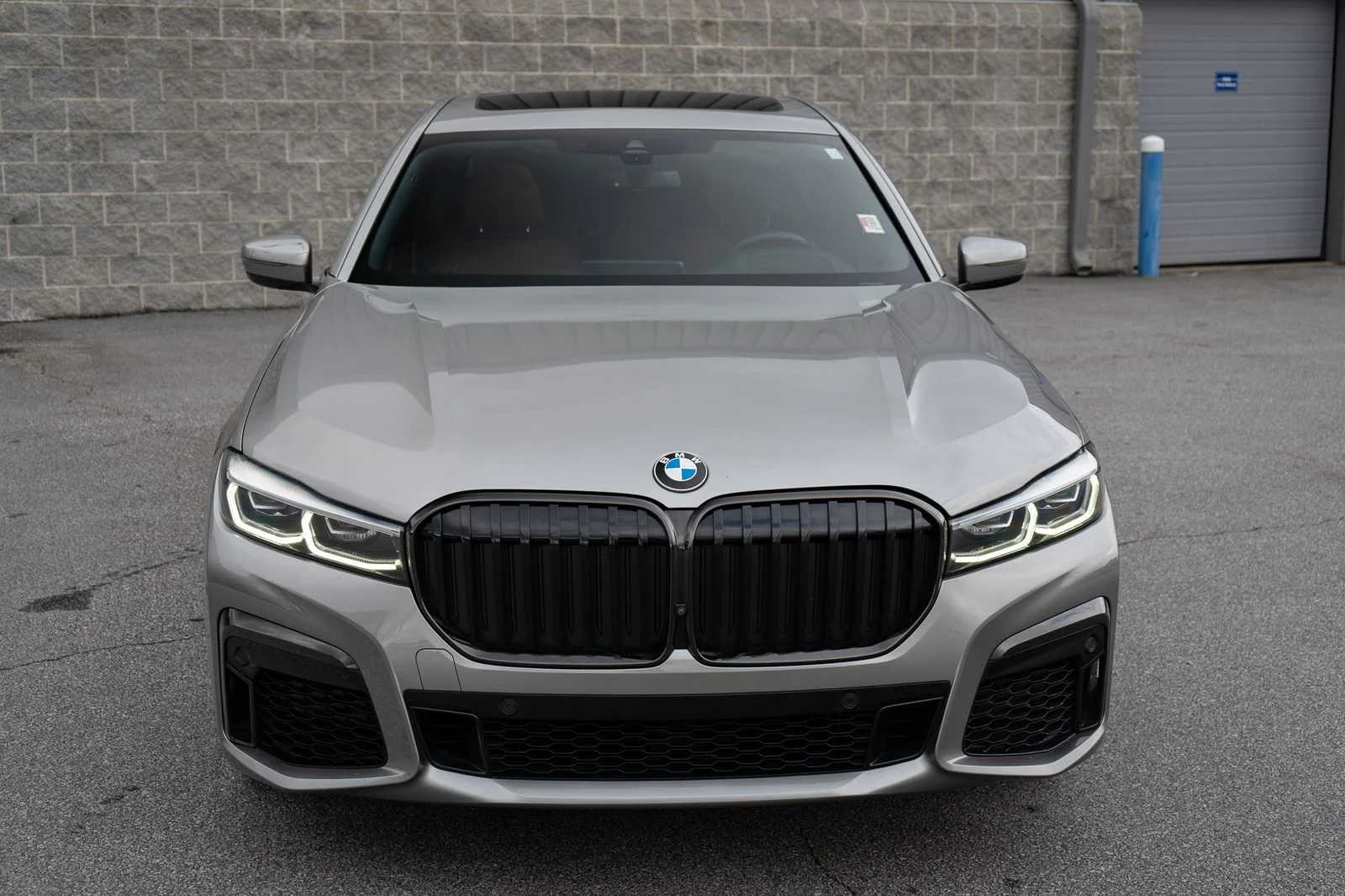 Used 2022 Gray BMW 750i xDrive image 9