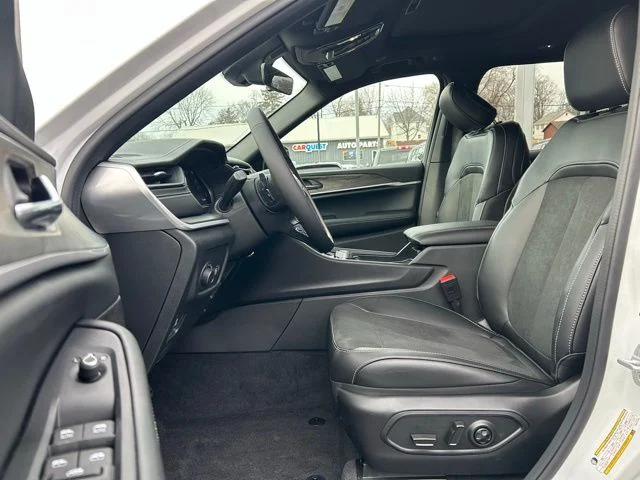 New 2026 Bright White Clearcoat Jeep Altitude image 30