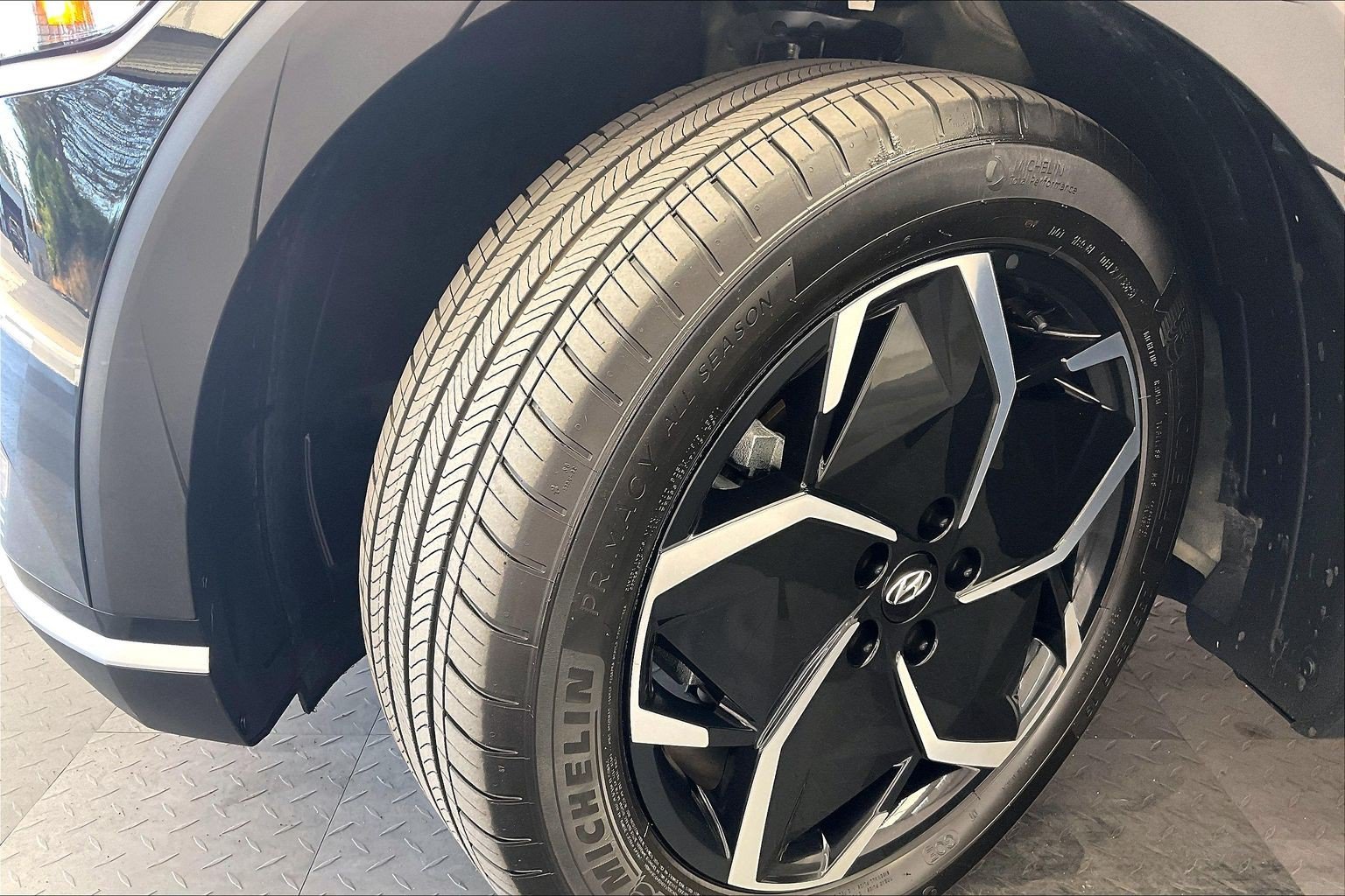 Used 2024 Abyss Black Hyundai SEL image 33