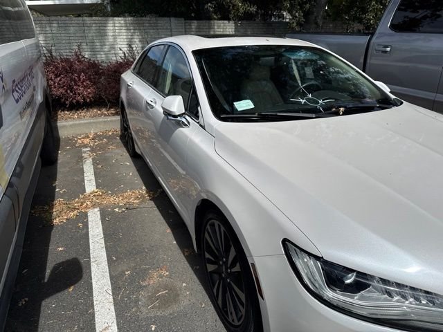 Used 2017 White Lincoln Reserve image 2