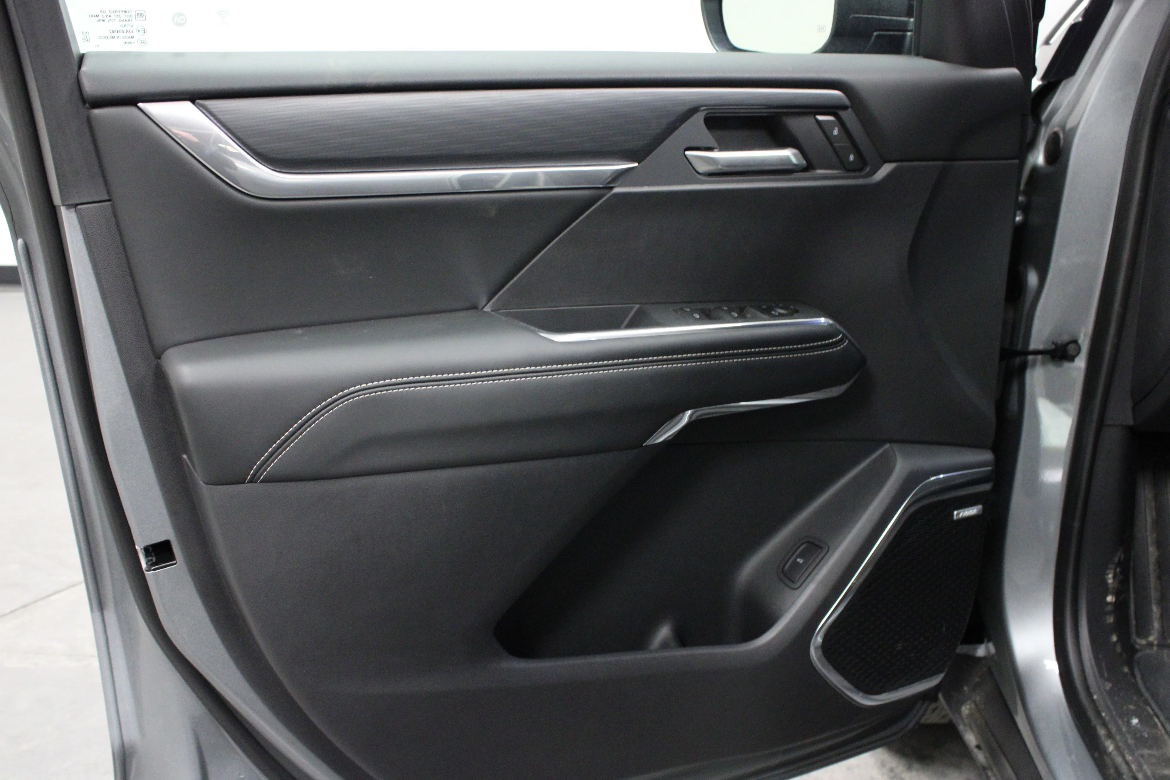 New 2025 Sterling Metallic GMC Elevation image 11