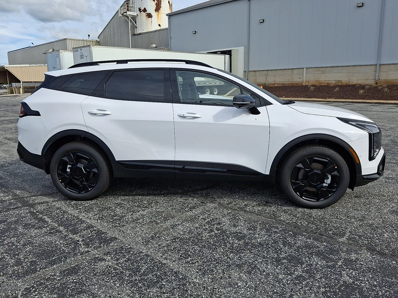 New 2027 White Kia X-Line image 8