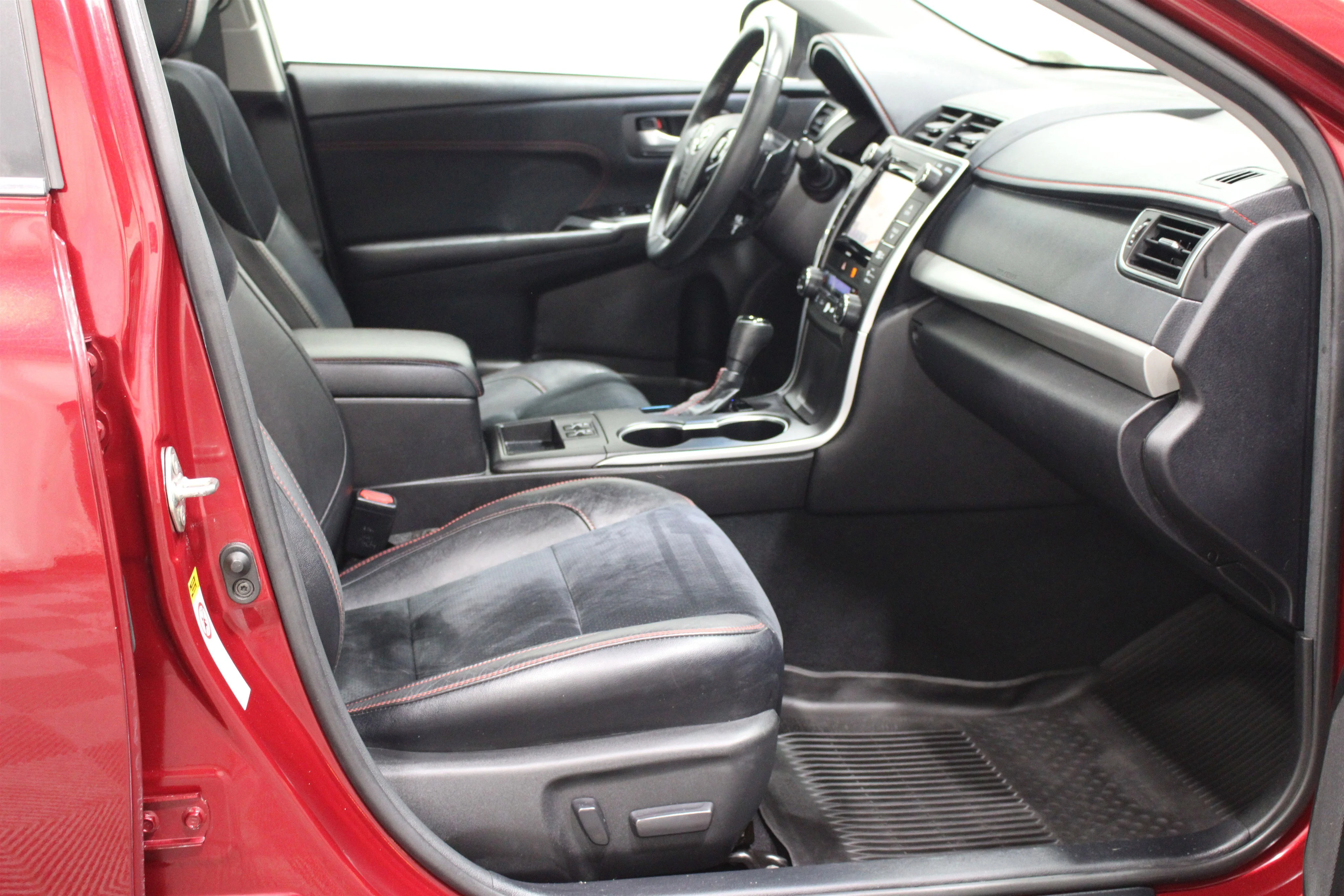 2017 Toyota Camry XSE - Photo 29