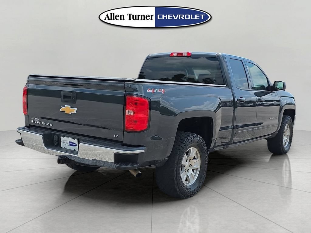 Used 2017 GRAPHITE METALLIC Chevrolet LT image 4