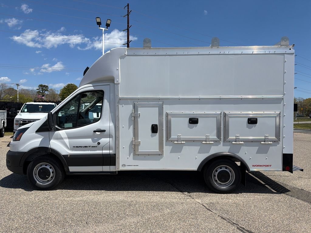 New 2026 Oxford White Ford Cutaway image 4