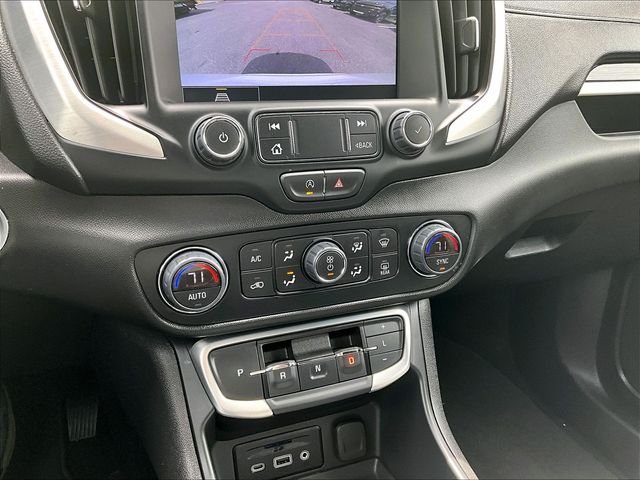 Used 2024 White GMC SLT image 27
