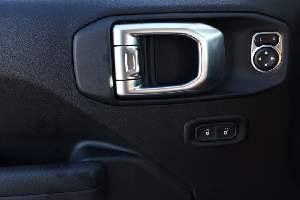 New 2026 Bright White Clear-Coat Exterior Paint Jeep Sport S image 20