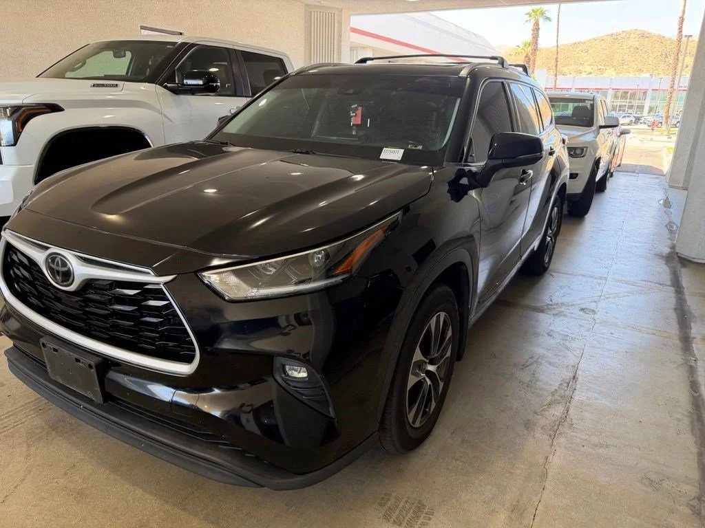 Used 2021 Midnight Black Metallic Toyota XLE image 7