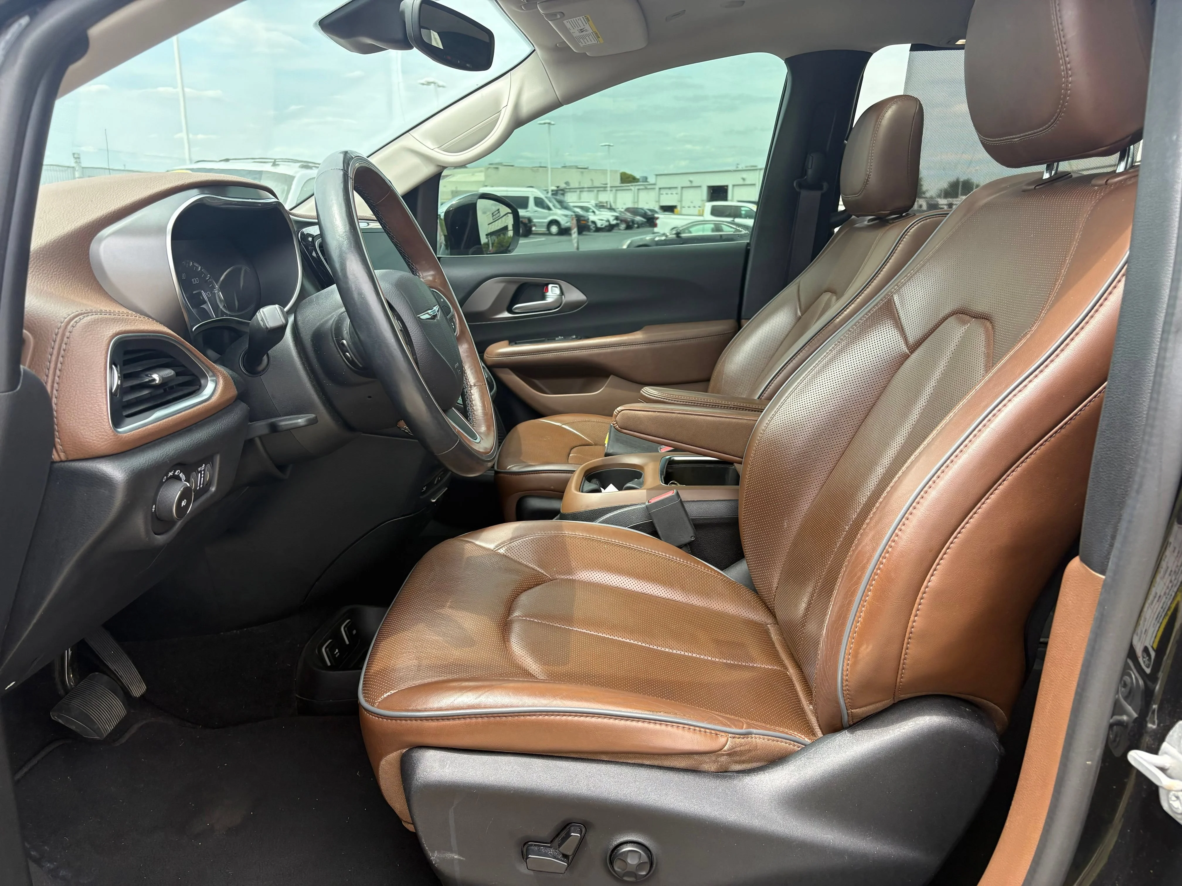 Used 2019 Black Chrysler Limited image 13