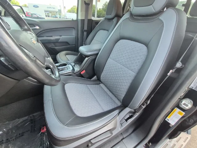 Used 2022 Black Chevrolet Z71 image 21