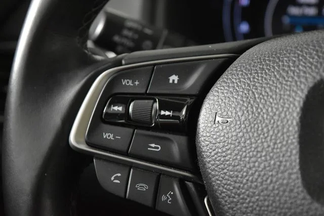 Used 2018  Honda EX-L image 17