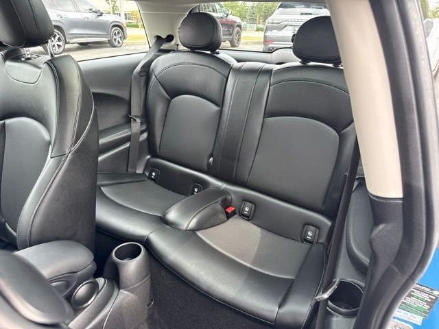 Used 2018 Blue MINI Base image 9