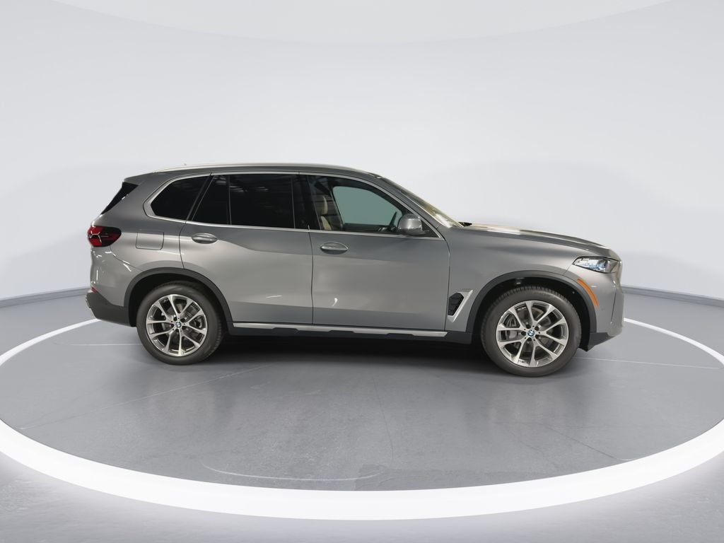 New 2026 Gray Metallic BMW xDrive40i image 9