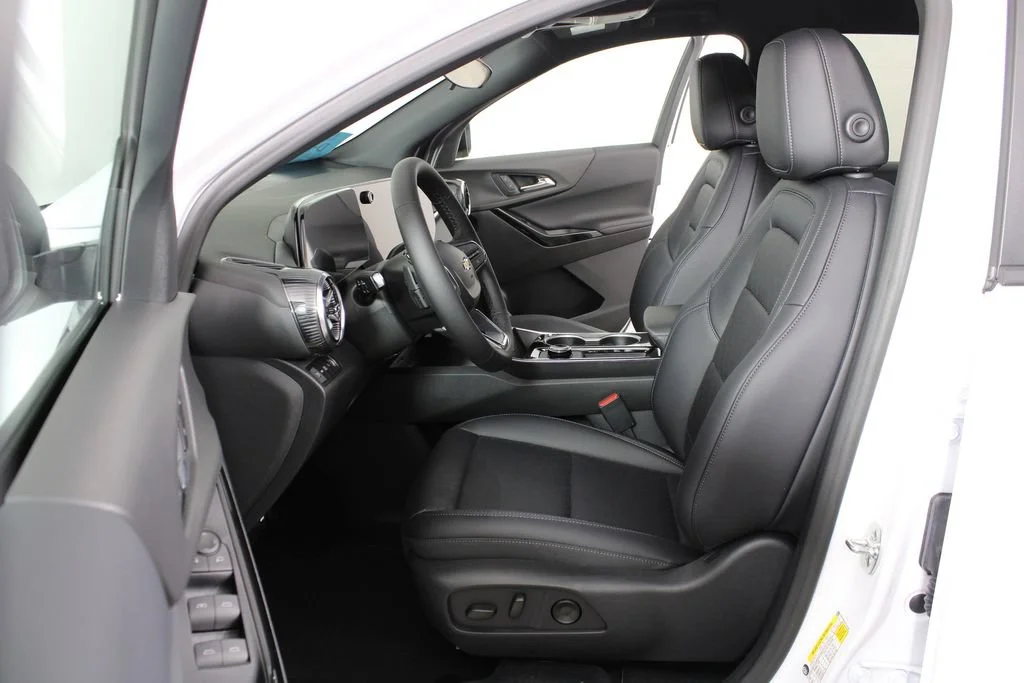 New 2027 Summit White Chevrolet LT image 21