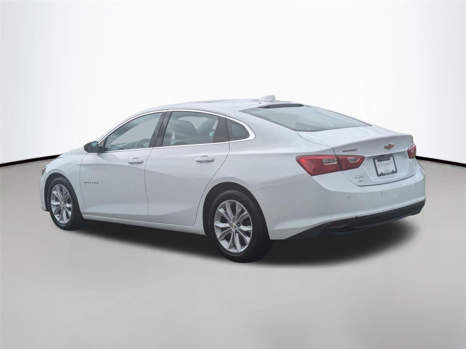 Used 2024 Summit White Chevrolet LT image 8