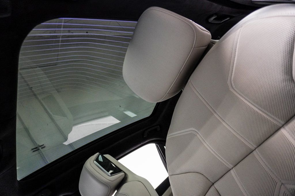 Used 2023 Gray BMW 760i xDrive image 7
